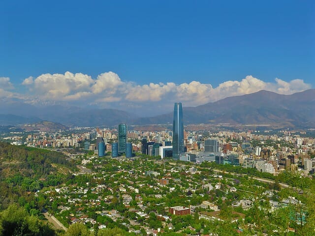 Qual o melhor bairro para se hospedar em Santiago?